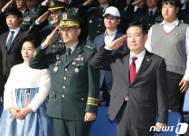 거수경례하는 국방장관-육군참모총장