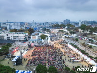“백종원 매직, 가을 폭우도 이겼다”…홍성 바비큐축제 50만명 방문