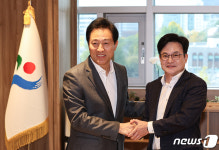 서울시장과 김포시장의 만남
