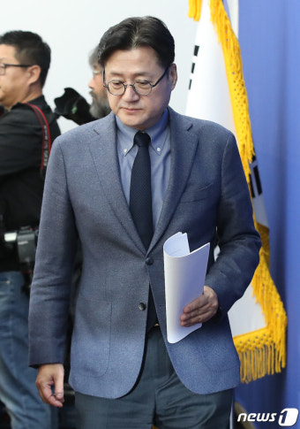 원내대책회의 참석하는 홍익표 원내대표