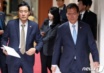 국무회의 참석하는 신원식·김영호 장관
