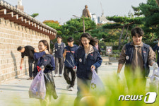 거리를 깨끗하게…삼화페인트, 종묘 돌담길 플로깅데이 진행