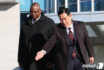 美 국방장관 안내하는 신원식 장관