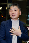 질문에 답하는 김범수 센터장