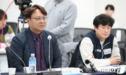 발언하는 이어확 전국과학기술연구전문노동조합 수석부위원장