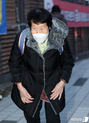 시험장 향하는 최고령 수험생 김정자 할머니