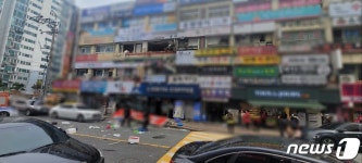 창원 남양동 아파트 상가 3층서 폭발…5명 부상