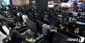 지스타 개막…뜨거운 게임 열기