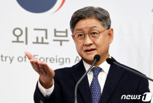 취재진 질문 받는 임수석 외교부 대변인