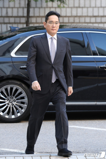 법정 향하는 이재용 회장