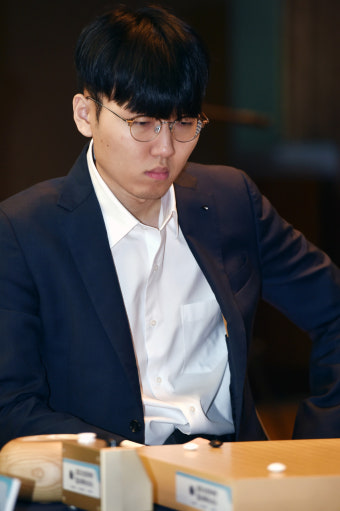 신진서, 쉬하오훙에게 AG 패배 설욕…삼성화재배 월드바둑 8강 선착
