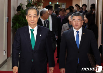 국무회의 참석하는 한덕수 총리와 유병호 사무총장