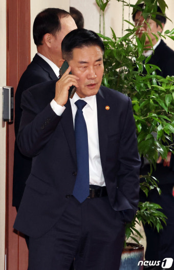 국무회의 참석하는 신원식 장관