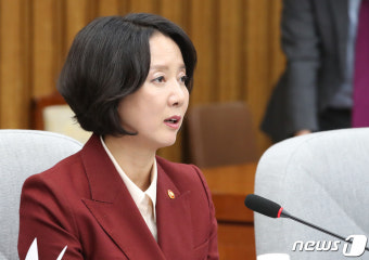 발언하는 이영 장관