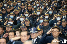 고 채명신 사령관에 대한 경례