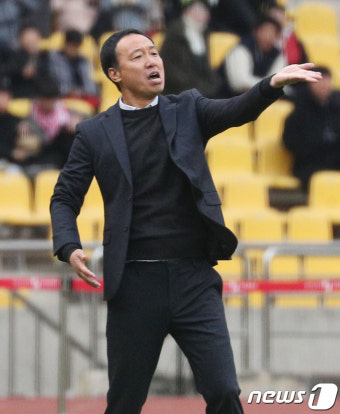 부산 박진섭 감독, 작전 지시