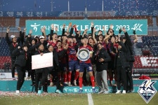 김천, 부산 제치고 기적의 K리그2 역전 우승…1년 만에 1부 승격(종합)