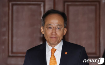 비상경제장관회의 참석하는 추경호 부총리