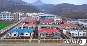 평양 강동군에 들어선 축산농장마을…우리식 농촌문명의 새 모습
