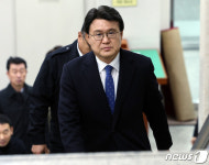 선고공판 출석하는 황운하 의원