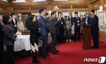 한인차세대 동포들과 간담회 갖는 방기선 실장