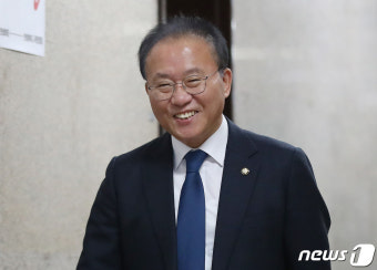 중진의원모임 참석하는 윤재옥 원내대표