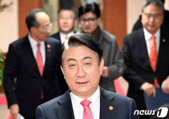 95일 만에 사의표명 이동관 방통위원장…배경은 '식물 방통위' 방어