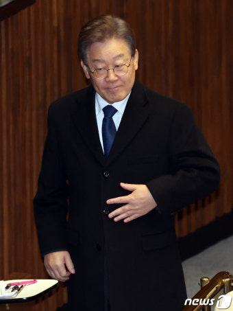 검사 탄핵소추안 투표 마친 이재명 대표
