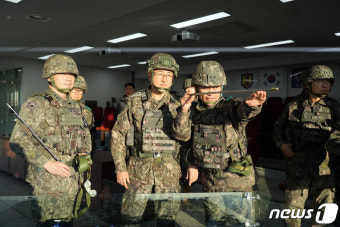작전 현장 확인하는 박안수 육군참모총장