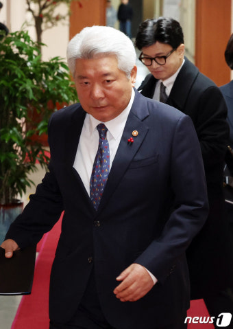 국무회의장으로 향하는 김홍일·한동훈