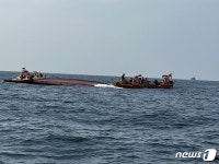 신안 해상서 중국선적 추정 선박 전복…해경 수색 중