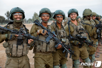 [포토] 포즈 취하는 이스라엘 군인들