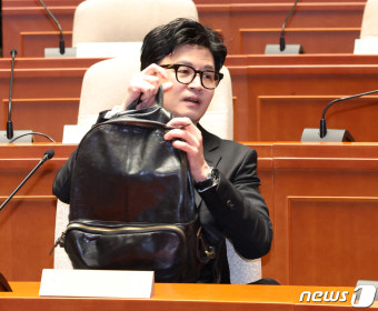 백팩 든 한동훈 법무장관