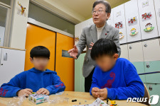 돌봄교실 찾은 이재명 대표