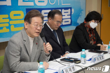 인사말 하는 이재명 대표