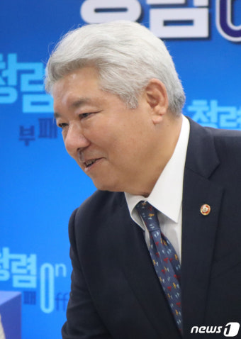 청주 찾은 김홍일 방통위원장 후보자