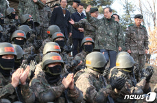 육군훈련소 찾은 한덕수 총리