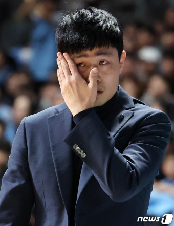 '원정 21연패' 강혁 감독, 답답한 마음