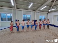 천하장사들 모여라 음성 용천초에 천하장사관 문 열어