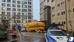 사천 아파트서 설치됐던 에어매트