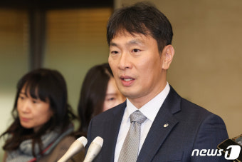 이복현 금감원장 “금융지주 이사회, CEO 위법행위 감시해야”