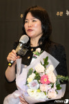 수상소감 밝히는 정현진 한국엘랑코동물약품 대표