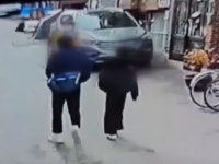 멍키스패너·망치로 무인점포 키오스크 쾅쾅…힘만 빼다 덜미 잡힌 10대[영상]