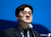 민주주의 4.0 연구원 창립 3주년 기념 토론회 참석한 홍익표