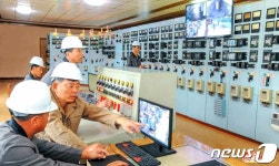 보통강구역 송배전소 종업원들…자그마한 전력 손실도 없게