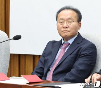 원내대책회의 참석한 윤재옥 권한대행