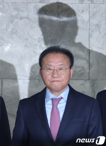 윤재옥 대표 권한대행, 원내대책회의 참석
