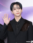 건일, 부드러운 손 인사
