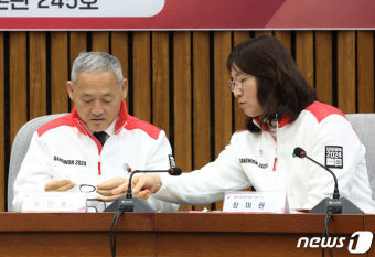 대화 나누는 유인촌 장관과 장미란 차관