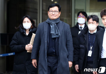 법원 나서는 송영길 전 대표